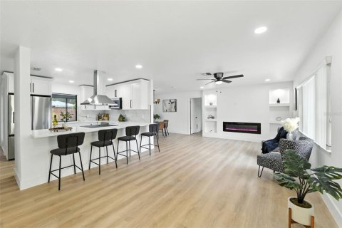 Casa en venta en Saint Petersburg, Florida, 3 dormitorios, 176.98 m2 № 1909984 - foto 4