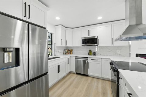 Casa en venta en Saint Petersburg, Florida, 3 dormitorios, 176.98 m2 № 1909984 - foto 12