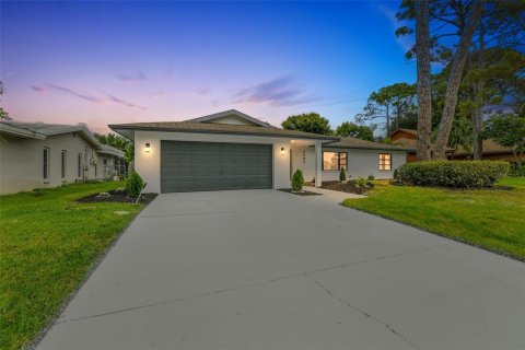 Casa en venta en Saint Petersburg, Florida, 3 dormitorios, 176.98 m2 № 1909984 - foto 2