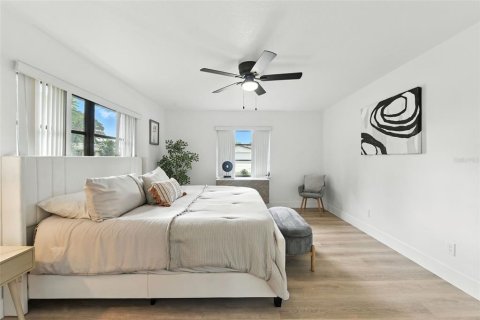 Casa en venta en Saint Petersburg, Florida, 3 dormitorios, 176.98 m2 № 1909984 - foto 15