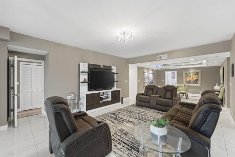Condominio en venta en Pompano Beach, Florida, 2 dormitorios, 222.97 m2 № 2261799 - foto 21
