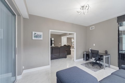 Condominio en venta en Pompano Beach, Florida, 2 dormitorios, 222.97 m2 № 2261799 - foto 25