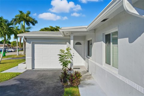 Villa ou maison à vendre à Sunrise, Floride: 3 chambres, 126.35 m2 № 1956313 - photo 4