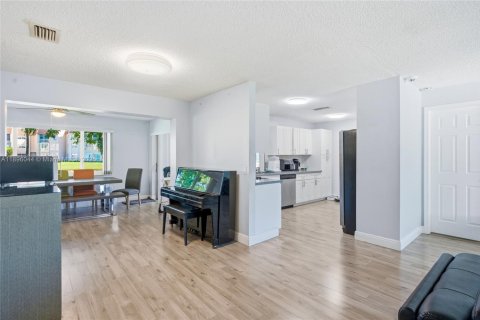 Villa ou maison à vendre à Sunrise, Floride: 3 chambres, 126.35 m2 № 1956313 - photo 11