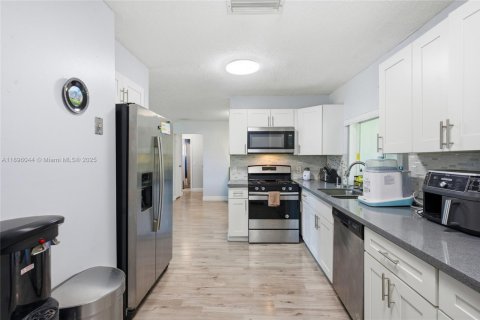 Villa ou maison à vendre à Sunrise, Floride: 3 chambres, 126.35 m2 № 1956313 - photo 13