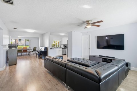 Villa ou maison à vendre à Sunrise, Floride: 3 chambres, 126.35 m2 № 1956313 - photo 9