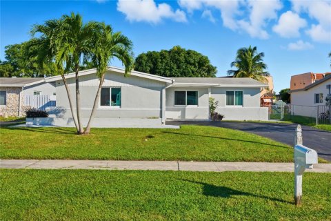 Villa ou maison à vendre à Sunrise, Floride: 3 chambres, 126.35 m2 № 1956313 - photo 1