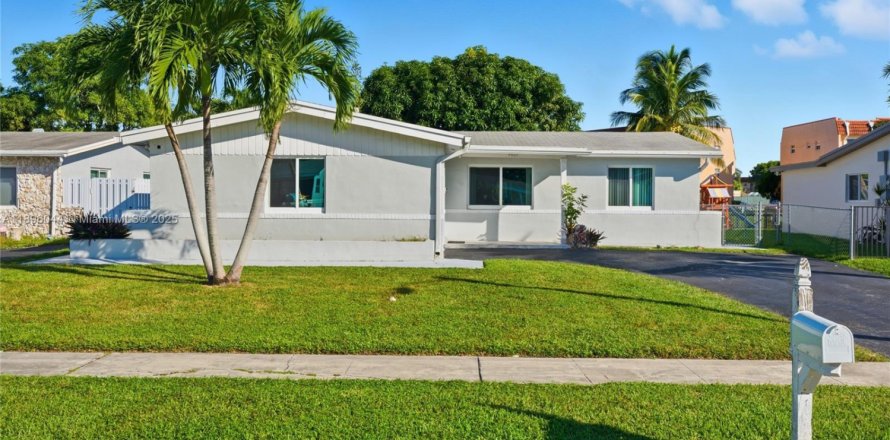 Villa ou maison à Sunrise, Floride 3 chambres, 126.35 m2 № 1956313