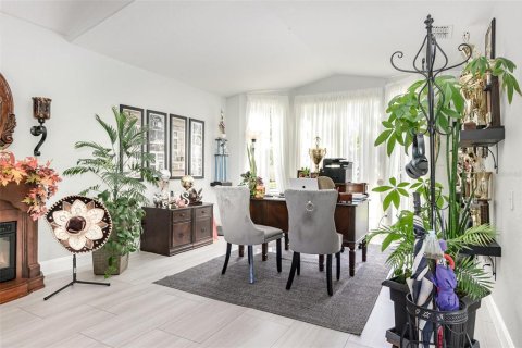 House in Orlando, Florida 4 bedrooms, 247.12 sq.m. № 2150734 - photo 6