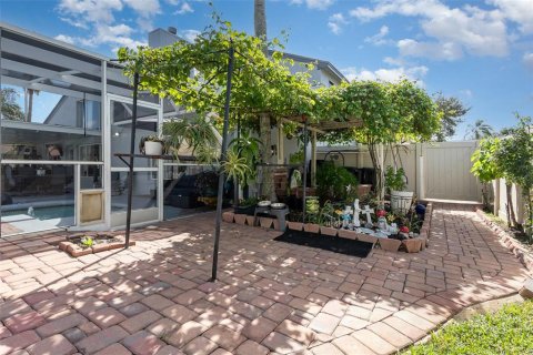 House in Orlando, Florida 4 bedrooms, 247.12 sq.m. № 2150734 - photo 27