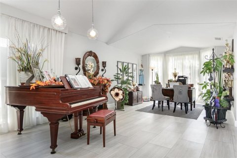 House in Orlando, Florida 4 bedrooms, 247.12 sq.m. № 2150734 - photo 7