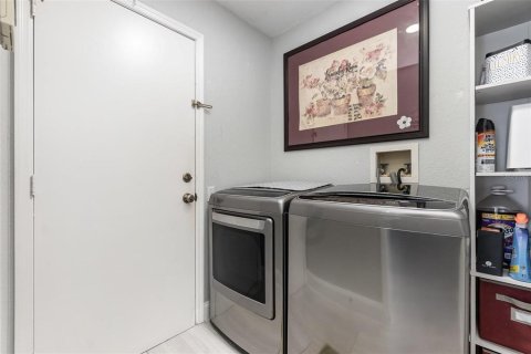 House in Orlando, Florida 4 bedrooms, 247.12 sq.m. № 2150734 - photo 16