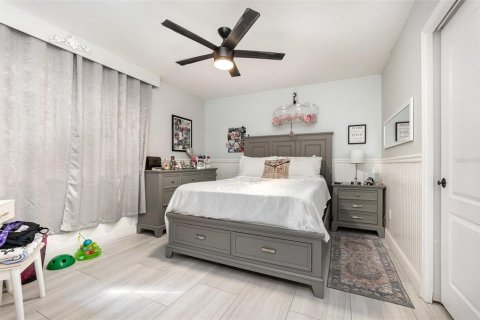 House in Orlando, Florida 4 bedrooms, 247.12 sq.m. № 2150734 - photo 19