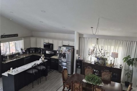 House in Orlando, Florida 4 bedrooms, 247.12 sq.m. № 2150734 - photo 10