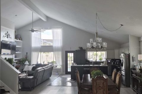 House in Orlando, Florida 4 bedrooms, 247.12 sq.m. № 2150734 - photo 8