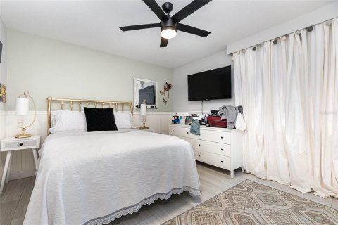 House in Orlando, Florida 4 bedrooms, 247.12 sq.m. № 2150734 - photo 20