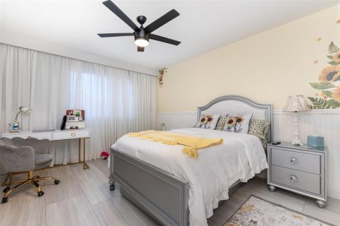 House in Orlando, Florida 4 bedrooms, 247.12 sq.m. № 2150734 - photo 18