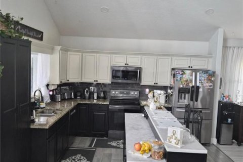 House in Orlando, Florida 4 bedrooms, 247.12 sq.m. № 2150734 - photo 9