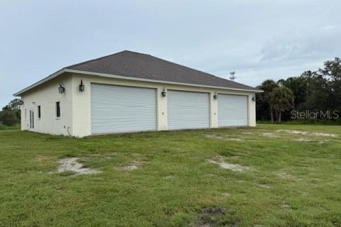 House in Englewood, Florida 3 bedrooms, 162.02 sq.m. № 1909447 - photo 13