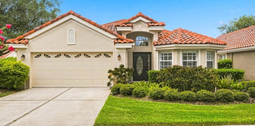 House in Lutz, Florida 3 bedrooms, 178.09 sq.m. № 2220382