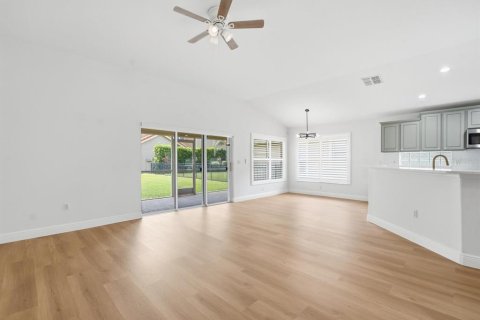 House in Lutz, Florida 3 bedrooms, 178.09 sq.m. № 2220382 - photo 21