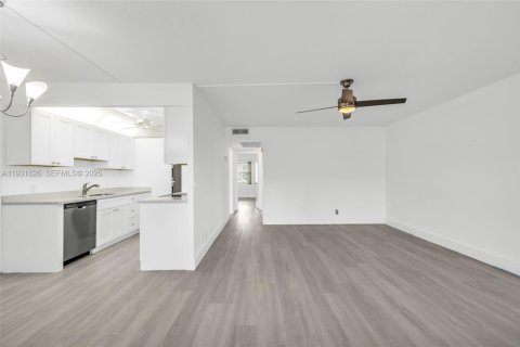 Copropriété à vendre à Boca Raton, Floride: 2 chambres, 79.99 m2 № 1991490 - photo 13