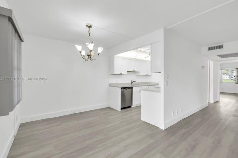 Copropriété à vendre à Boca Raton, Floride: 2 chambres, 79.99 m2 № 1991490 - photo 14