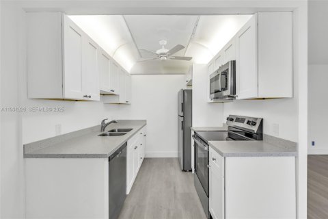 Copropriété à vendre à Boca Raton, Floride: 2 chambres, 79.99 m2 № 1991490 - photo 16