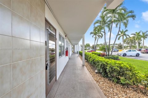 Copropriété à vendre à Boca Raton, Floride: 2 chambres, 79.99 m2 № 1991490 - photo 10