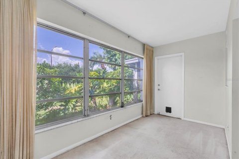 Condo in Seminole, Florida, 2 bedrooms  № 1792291 - photo 16
