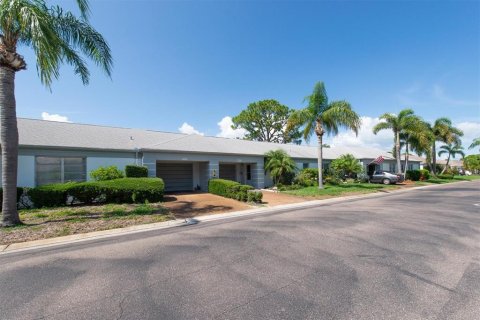 Condo in Seminole, Florida, 2 bedrooms  № 1792291 - photo 22