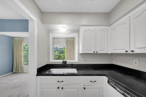 Condo in Seminole, Florida, 2 bedrooms  № 1792291 - photo 10