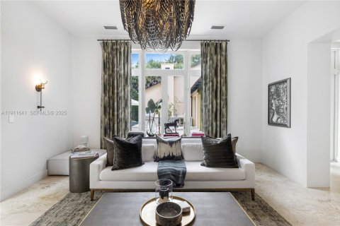 House in Coral Gables, Florida 5 bedrooms, 485.88 sq.m. № 1977428 - photo 10