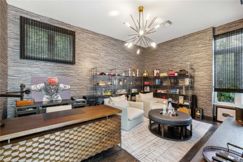 House in Coral Gables, Florida 5 bedrooms, 485.88 sq.m. № 1977428 - photo 25