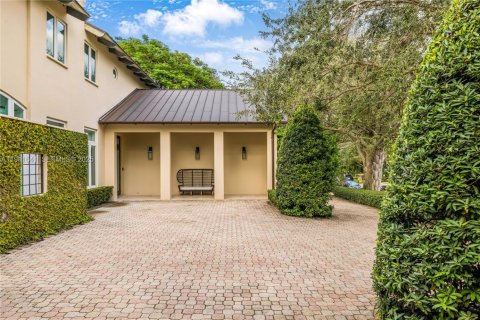 House in Coral Gables, Florida 5 bedrooms, 485.88 sq.m. № 1977428 - photo 6