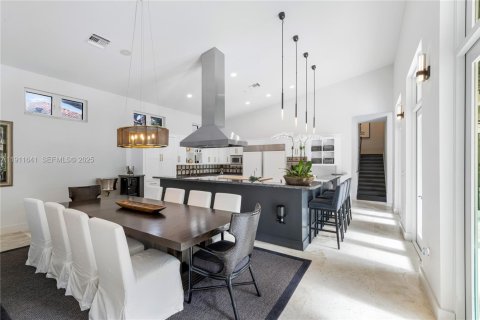 House in Coral Gables, Florida 5 bedrooms, 485.88 sq.m. № 1977428 - photo 14