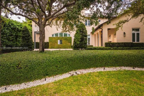 House in Coral Gables, Florida 5 bedrooms, 485.88 sq.m. № 1977428 - photo 2