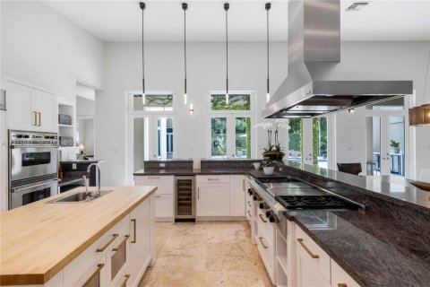 House in Coral Gables, Florida 5 bedrooms, 485.88 sq.m. № 1977428 - photo 19