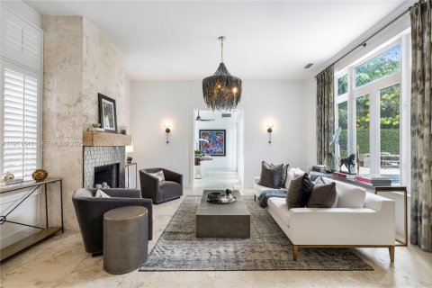 House in Coral Gables, Florida 5 bedrooms, 485.88 sq.m. № 1977428 - photo 9