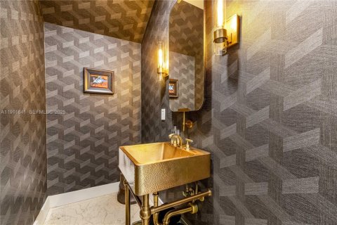 House in Coral Gables, Florida 5 bedrooms, 485.88 sq.m. № 1977428 - photo 26