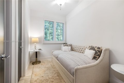 House in Coral Gables, Florida 5 bedrooms, 485.88 sq.m. № 1977428 - photo 30