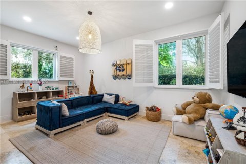 House in Coral Gables, Florida 5 bedrooms, 485.88 sq.m. № 1977428 - photo 29