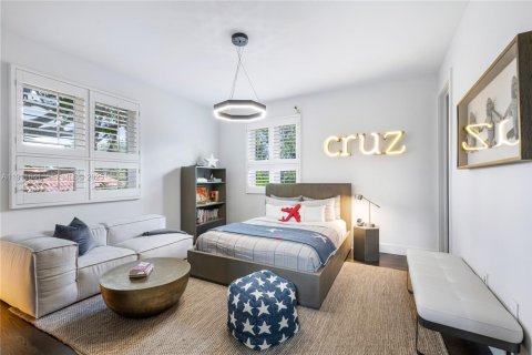 House in Coral Gables, Florida 5 bedrooms, 485.88 sq.m. № 1977428 - photo 24