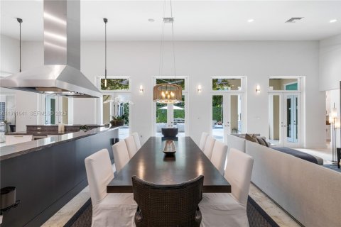 House in Coral Gables, Florida 5 bedrooms, 485.88 sq.m. № 1977428 - photo 16