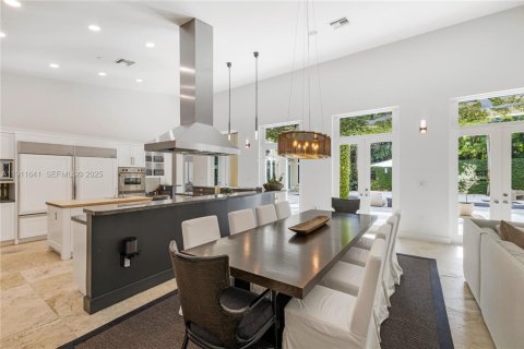 House in Coral Gables, Florida 5 bedrooms, 485.88 sq.m. № 1977428 - photo 15