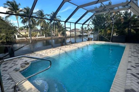 House in Hollywood, Florida 3 bedrooms, 128.86 sq.m. № 2062086