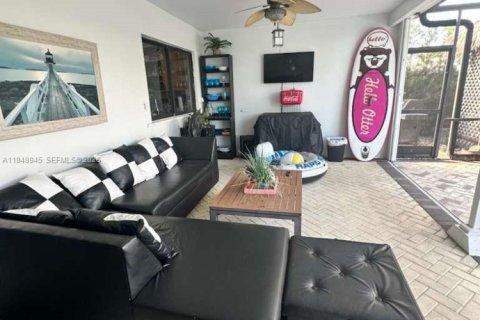 House in Hollywood, Florida 3 bedrooms, 128.86 sq.m. № 2062086 - photo 24