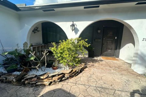 House in Hollywood, Florida 3 bedrooms, 128.86 sq.m. № 2062086 - photo 4