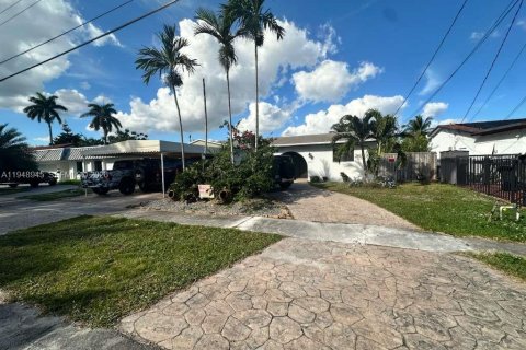 House in Hollywood, Florida 3 bedrooms, 128.86 sq.m. № 2062086 - photo 5