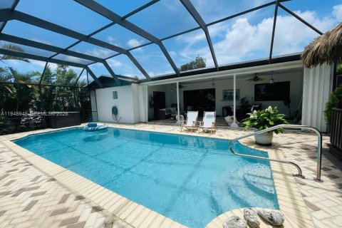 House in Hollywood, Florida 3 bedrooms, 128.86 sq.m. № 2062086 - photo 10